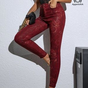 Stretchy skinny pant - red snakeskin print